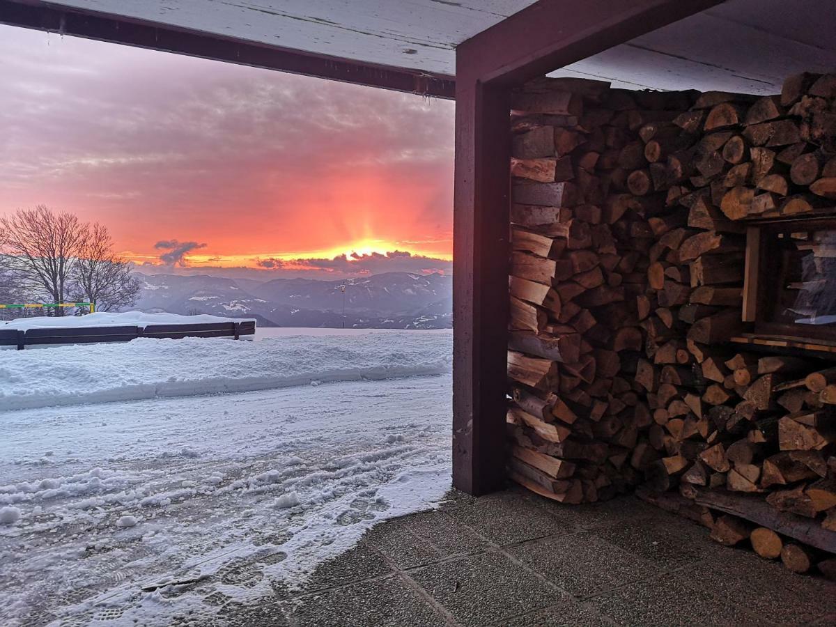 Planinski Dom Na Kalu Bed & Breakfast Dol pri Hrastniku ภายนอก รูปภาพ